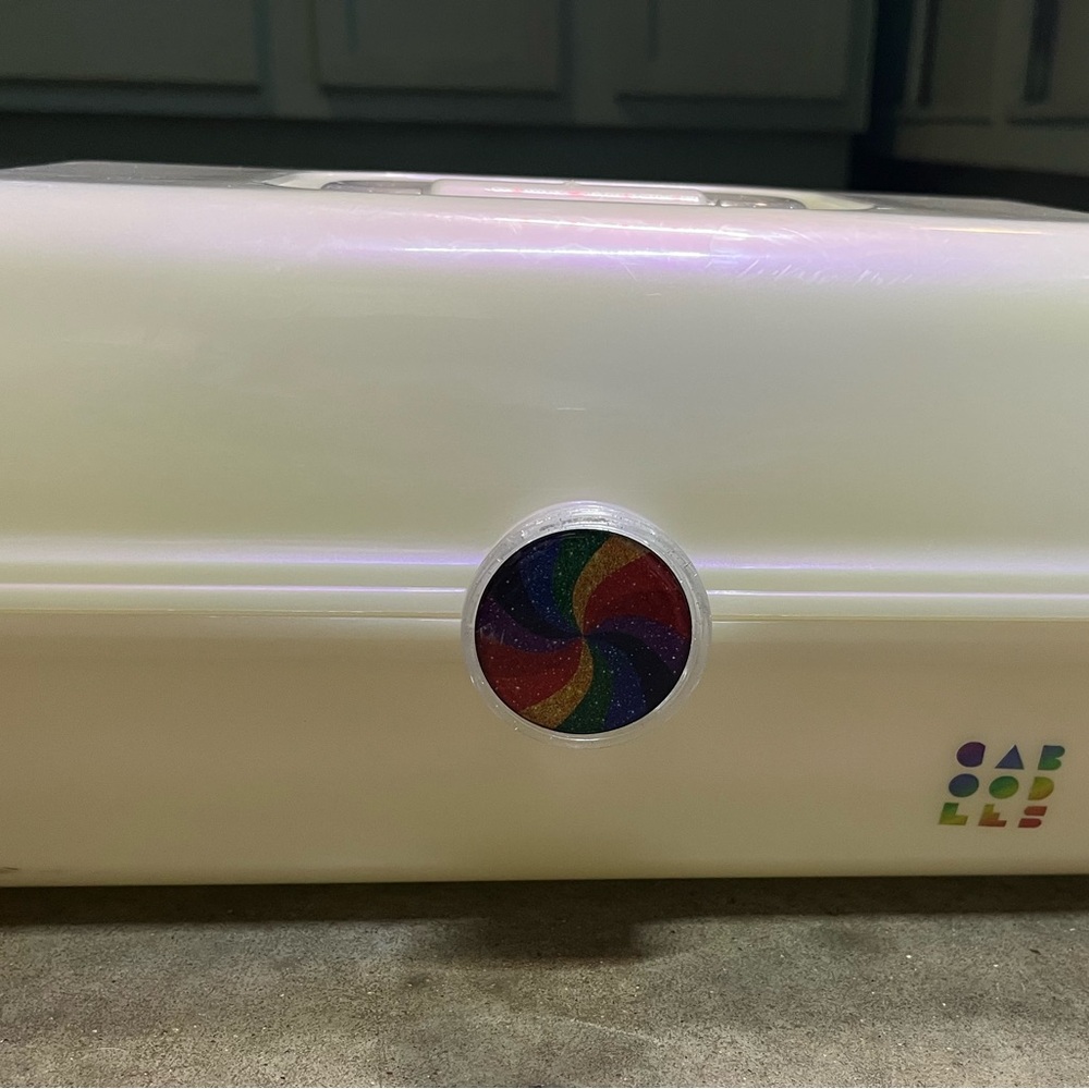 Caboodles White Opal On-The-Go Girl Retro Case #5626 Glitter-Rainbow Latch